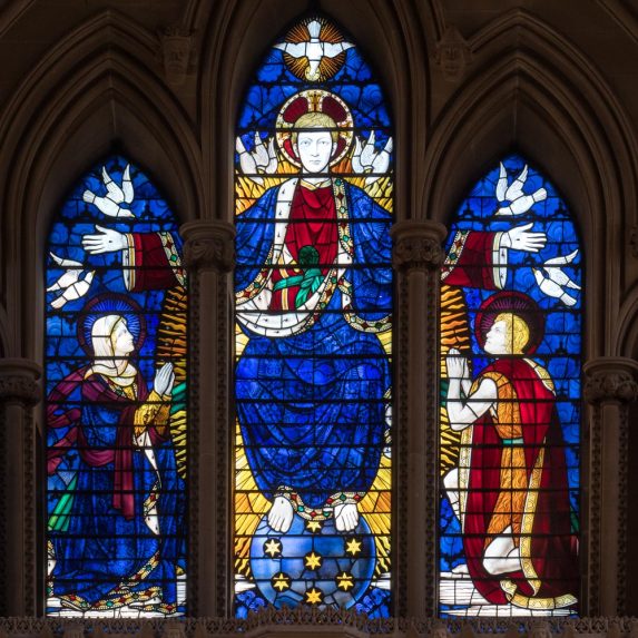 Ninian Comper, 'Lord in Glory' east window (1950), Southwark Cathedral | Photo: Peter Hildebrand
