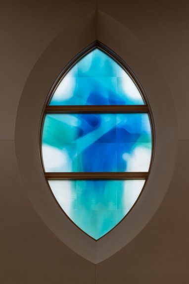 Martin Donlin, 'Vesica Piscis' window (2011), Catholic Church of the Sacred Heart and St Peter the Apostle, Waterlooville, Hampshire. | Photo: Peter Hildebrand