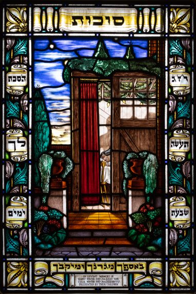 David Hillman, panel suggesting people eating together in their Succah (5713 / 1952-53), St John's Wood Synagogue, London. David Hillman, panel suggesting people eating together in their Succah (5713 / 1952-53), St John's Wood Synagogue, London. | Photo: Peter Hildebrand