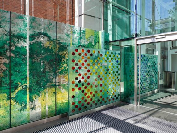 Graham Jones, glass monolith and glass walls, Knightsbridge, London SW7. Graham Jones, glass monolith and glass walls, Knightsbridge, London SW7. | Photo: Graham Jones