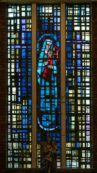 Gabriel Loire, Madonna and Child Lady Chapel (1960-61), Catholic Church of St Paul, Whiteinch, Glasgow. | Photo: Peter Hildebrand