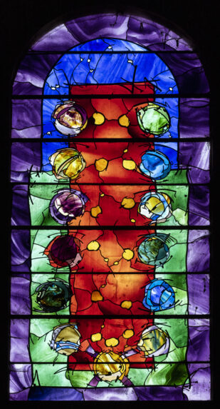Mark Angus, Daily Bread window (1984), nave, Durham Cathedral. | Photo: Peter Hildebrand