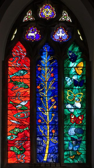 John Piper and Patrick Reyntiens, Symbols of the Resurrection east window (1970), Church of St Bartholomew, Nettlebed, Oxfordshire. | Photo: Peter Hildebrand