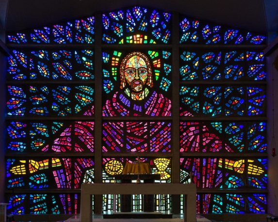 Charles Norris, Blessed Sacrament Chapel east window (1968), Buckfast Abbey, Buckfastleigh, Devon. Charles Norris, Blessed Sacrament Chapel east window (1968), Buckfast Abbey, Buckfastleigh, Devon. | Photo: Peter Hildebrand