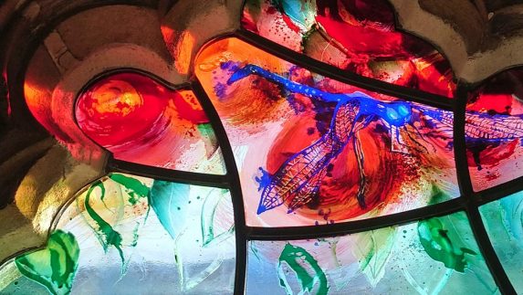 Hughie O’Donoghue RA and Grace Ayson, detail of the Damson Tree window (2018), Canterbury Cathedral. Hughie O’Donoghue RA and Grace Ayson, detail of the Damson Tree window (2018), Canterbury Cathedral. | Photo: Léonie Seliger