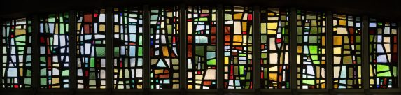 W. T. Carter Shapland, dalle de verre windows (1968), Church of St Laurence, Catford, London. | Photo: Peter Hildebrand