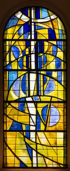 Ceri Richards and Patrick Reyntiens, south aisle east window (1965). Derby Cathedral. | Photo: Peter Hildebrand