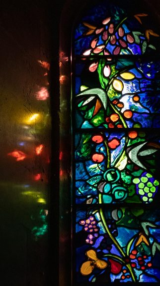 John Piper and Patrick Reyntiens, detail of Tree of Life (1976), Church of St Mary the Virgin, Fawley, Buckinghamshire. John Piper and Patrick Reyntiens, detail of Tree of Life (1976), Church of St Mary the Virgin, Fawley, Buckinghamshire. | Photo: Peter Hildebrand