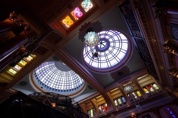 Amber Hiscott and Derix Glasstudio, upper level windows and dome (1998), Royal Exchange Theatre, Manchester. | Photo: Amber & Pearl Ltd