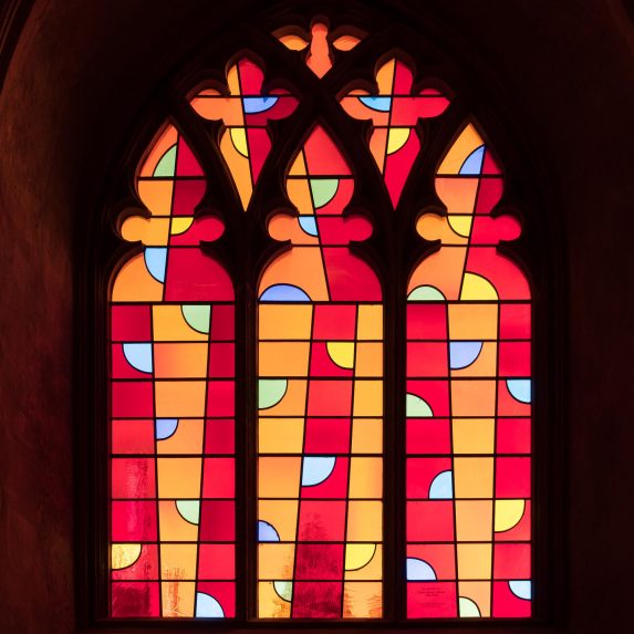 John McLean and Devlin Plummer Stained Glass, central window of three north aisle windows (2014), Norwich Cathedral, Norfolk. | Photo: Peter Hildebrand