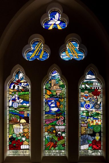 John R. Harris and Norgrove Studio, east window (2018), Cemetery Chapel, Pershore, Worcestershire. | Photo: Peter Hildebrand