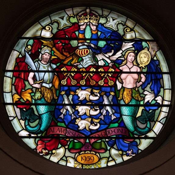 Alfred Wilkinson, Arms of the Worshipful Company of Fishmongers (1959), north aisle, Church of St Magnus the Martyr, London EC3. | Photo: Peter Hildebrand