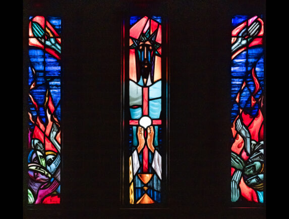 Richard King, The Crucifixion with Priest Celebrating the Eucharist and Souls in Purgatory on Either Side (1954-57), Carmelite Shrine of St Jude, Faversham, Kent. Richard King, The Crucifixion with Priest Celebrating the Eucharist and Souls in Purgatory on Either Side (1954-57), Carmelite Shrine of St Jude, Faversham, Kent. | Photo: Peter Hildebrand