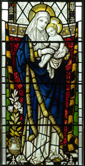Hinchcliffe, Hincks and Burnell, detail of Madonna and Child (1933), Our Lady Help of Christians, Luton, Bedfordshire. | Photo: Peter Hildebrand